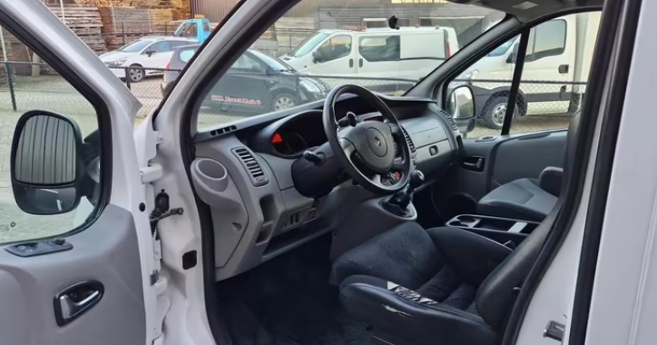 left hand drive RENAULT TRAFIC (01/01/2013) -  