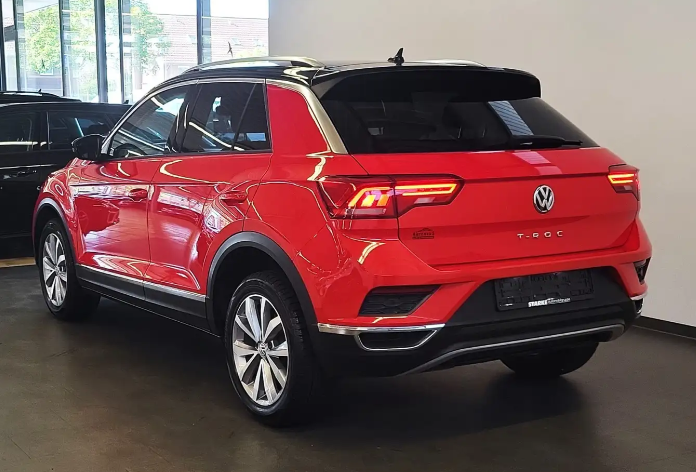 Left hand drive car VOLKSWAGEN T-ROC (01/05/2018) - 