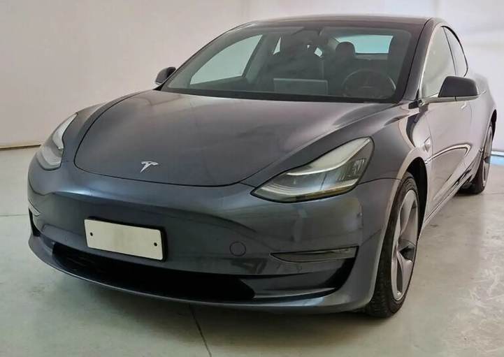 TESLA Model 3 (01/08/2020) - 