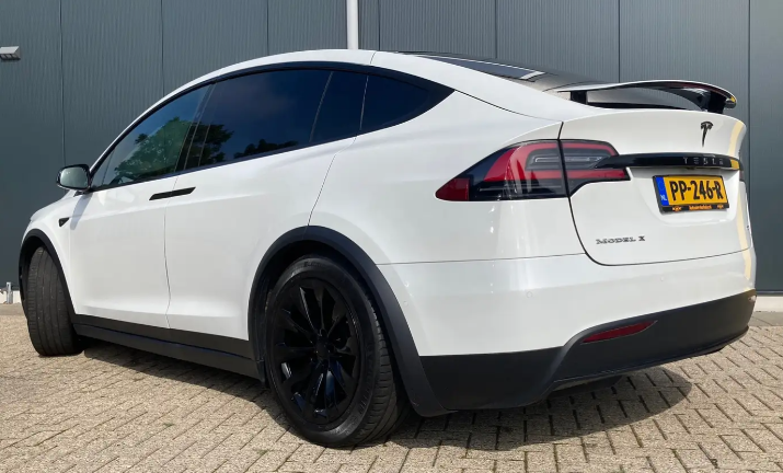 Left hand drive car TESLA Model X (01/08/2017) - 