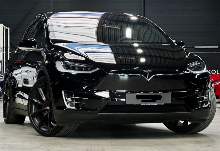 TESLA Model X (00/00/0) - 