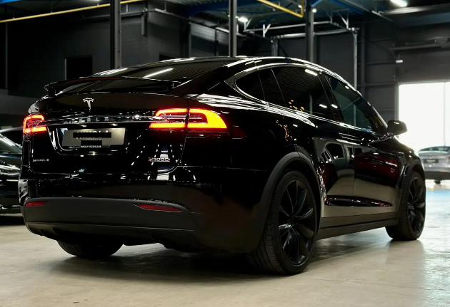 TESLA Model X (00/00/0) - 