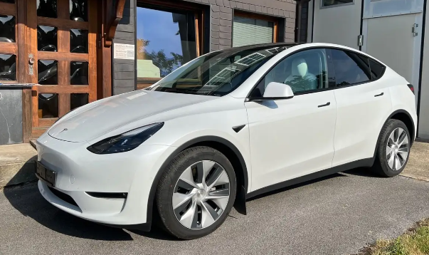 Left hand drive TESLA MODEL Y Long Range AWD