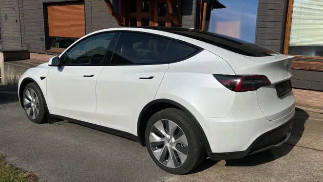 Left hand drive TESLA MODEL Y Long Range AWD