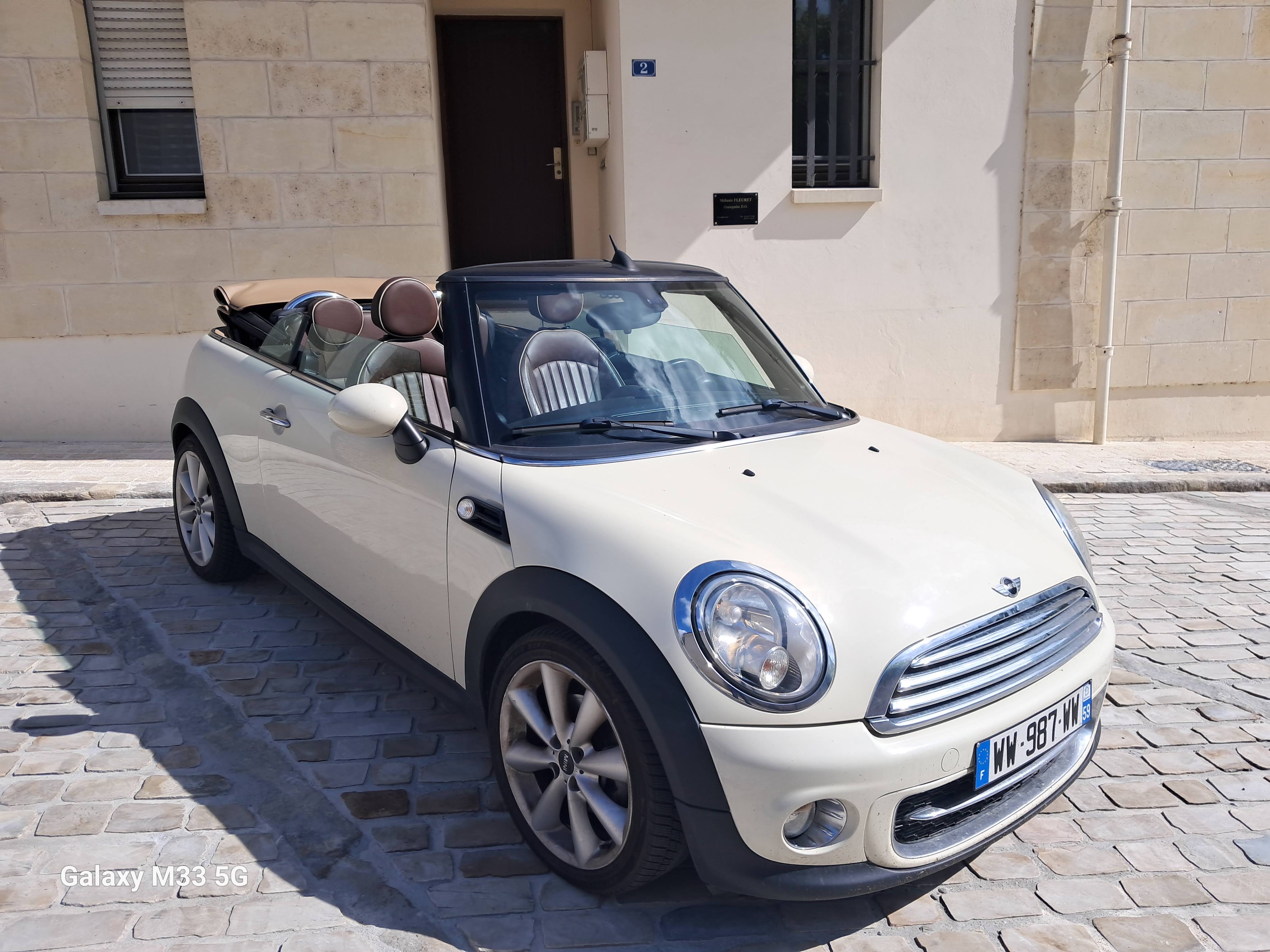 Left hand drive MINI COOPER CABRIOLET 1.5D 