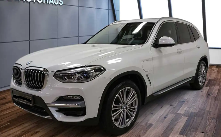 Left hand drive BMW X3 xDrive 30e Luxury Line