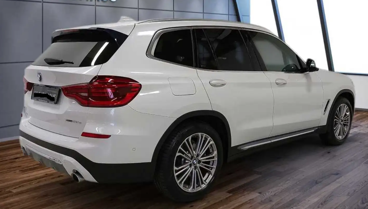 Left hand drive BMW X3 xDrive 30e Luxury Line