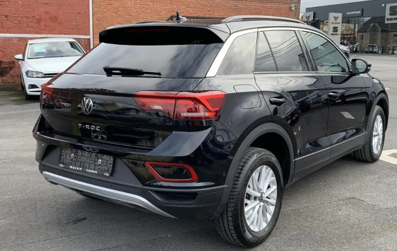 Left hand drive VOLKSWAGEN T-ROC Life 1.0 l TSI GPF 81 kW