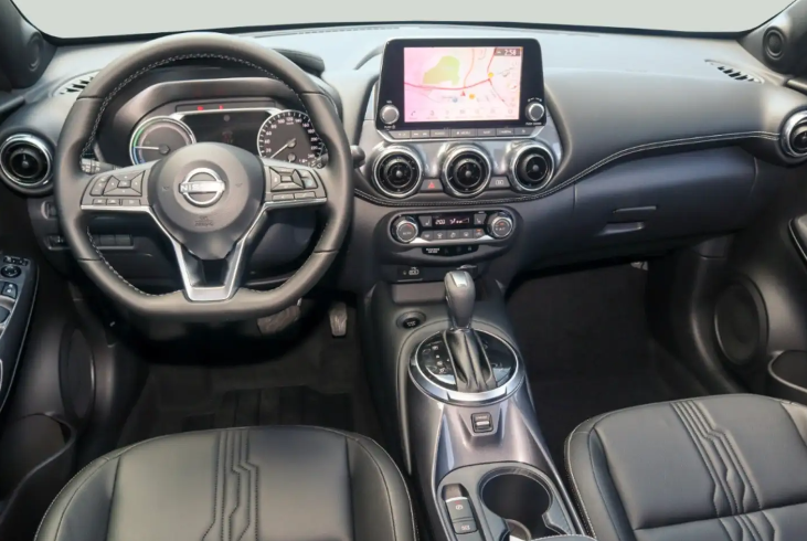 Left hand drive NISSAN JUKE Tekna HYBRID 143 PS