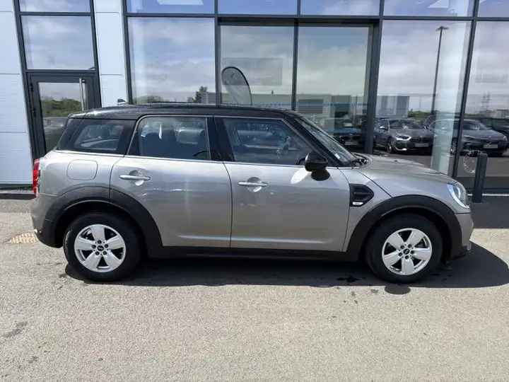 Left hand drive MINI COUNTRYMAN Cooper 136ch BVA FR