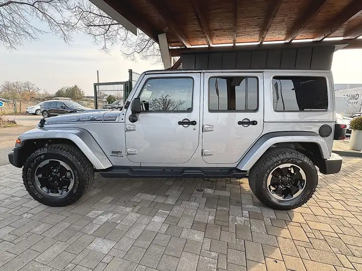 Left hand drive JEEP WRANGLER 3.6 V6 4x4 Unlimited Polar