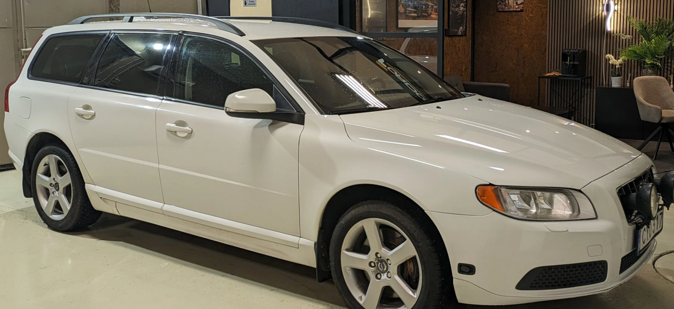 Left hand drive VOLVO V70 V70 T4F Powershift