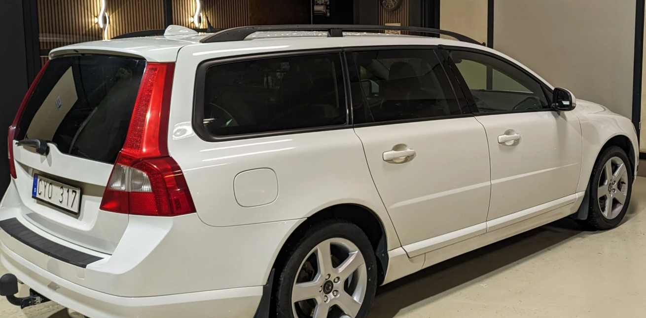 VOLVO V70 (01/04/2012) - 