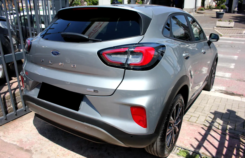 Left hand drive FORD PUMA Hibrid Titanium