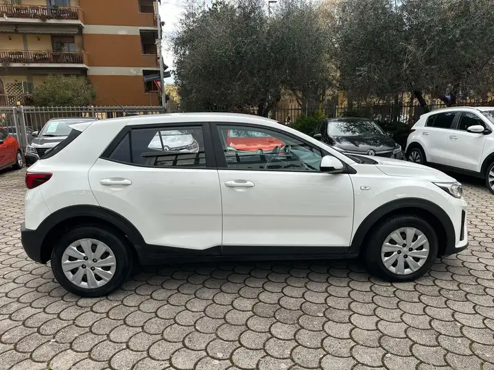 Left hand drive KIA STONIC 1.6 CRDI