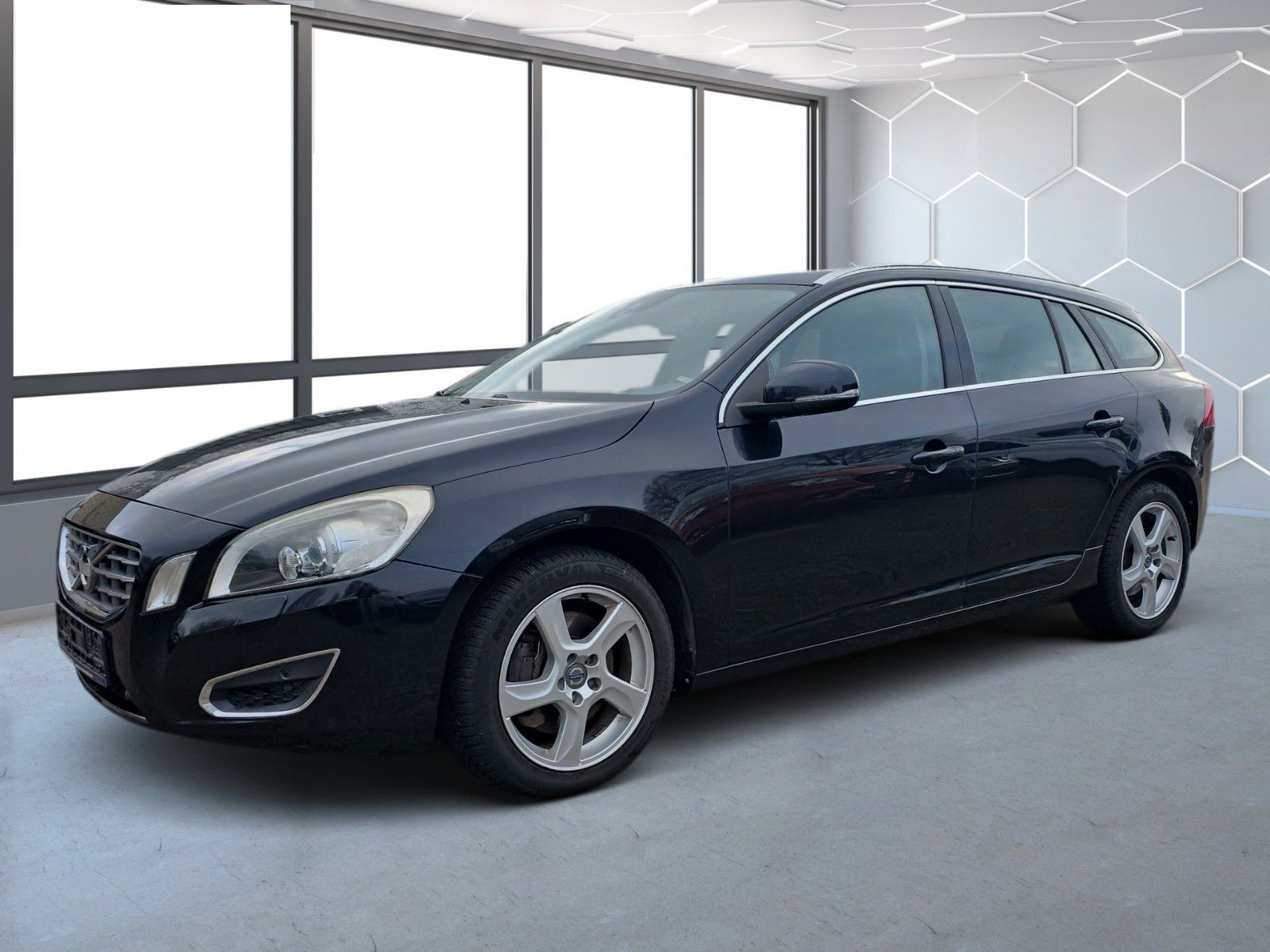 Left hand drive VOLVO V60 2.4D SUMMUM