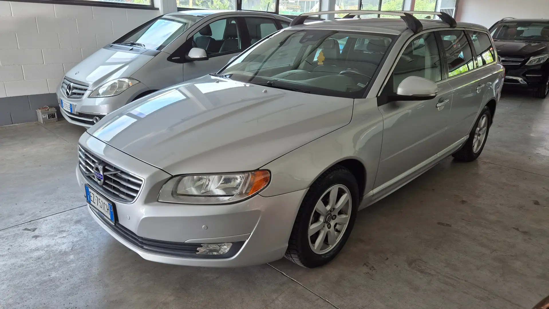 Left hand drive VOLVO V70 V70 2.0 d3 Polar