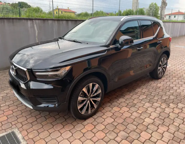 Left hand drive VOLVO XC40 XC40 1.5 t4 phev Inscription