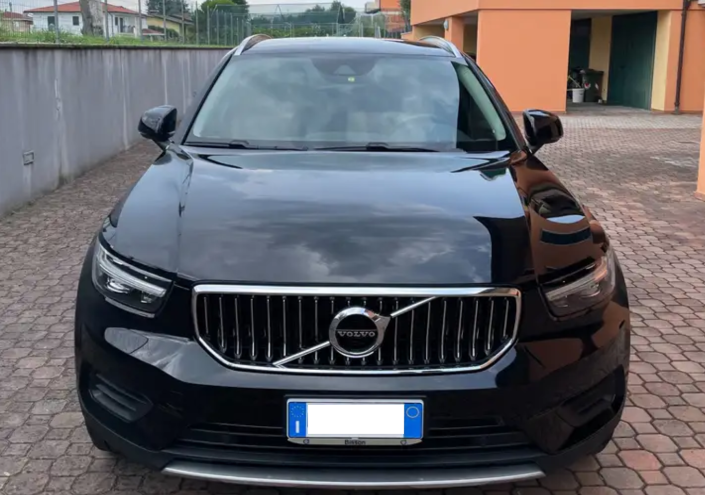 Left hand drive VOLVO XC40 XC40 1.5 t4 phev Inscription