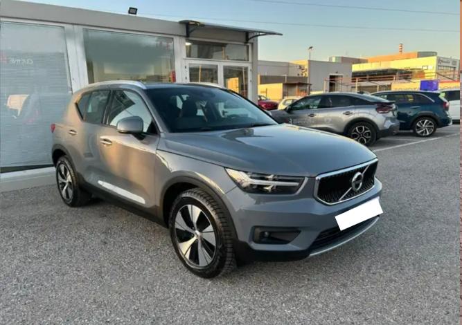 Left hand drive VOLVO XC40 2.0 D3 Momentum Pro