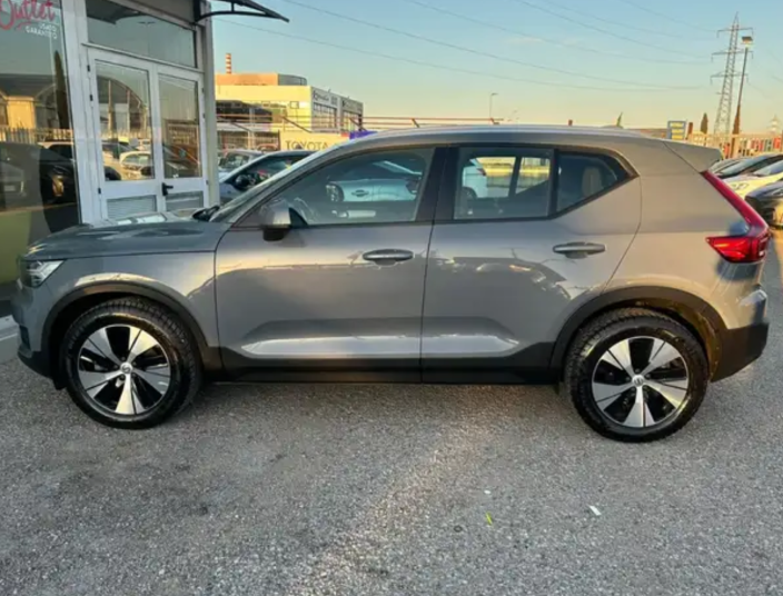 Left hand drive VOLVO XC40 2.0 D3 Momentum Pro
