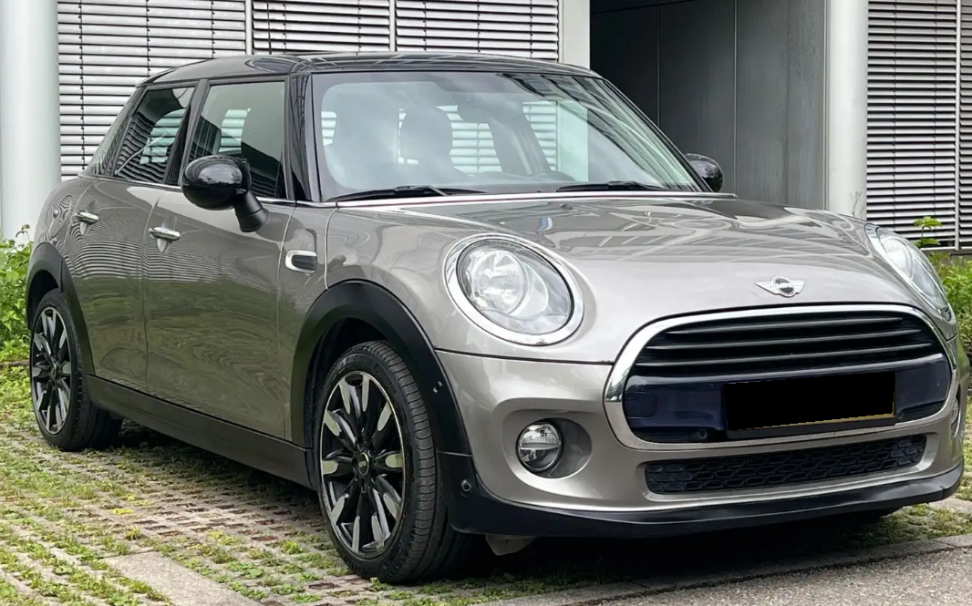 Left hand drive MINI COOPER 5 DOOR 1.5D CHILI