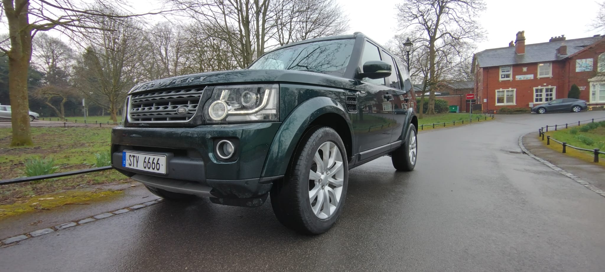 Left hand drive LANDROVER DISCOVERY 7 SEATS HSE TD
