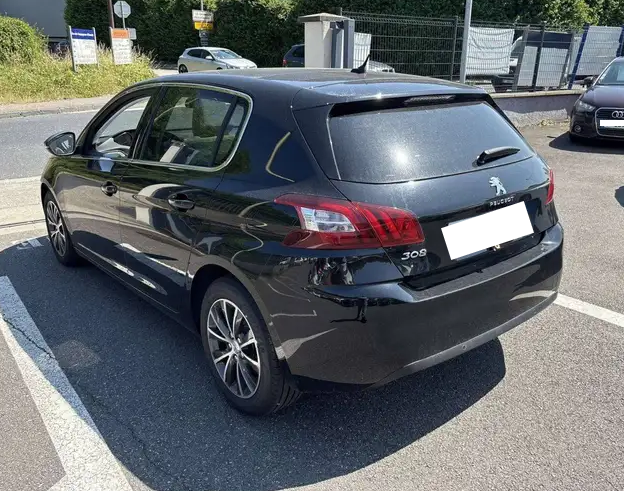 Left hand drive PEUGEOT 308 1.2 Puretech 130hp S& S 5P pace