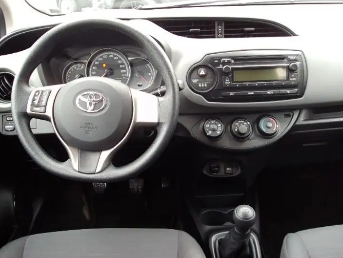 TOYOTA YARIS (01/12/2014) - 