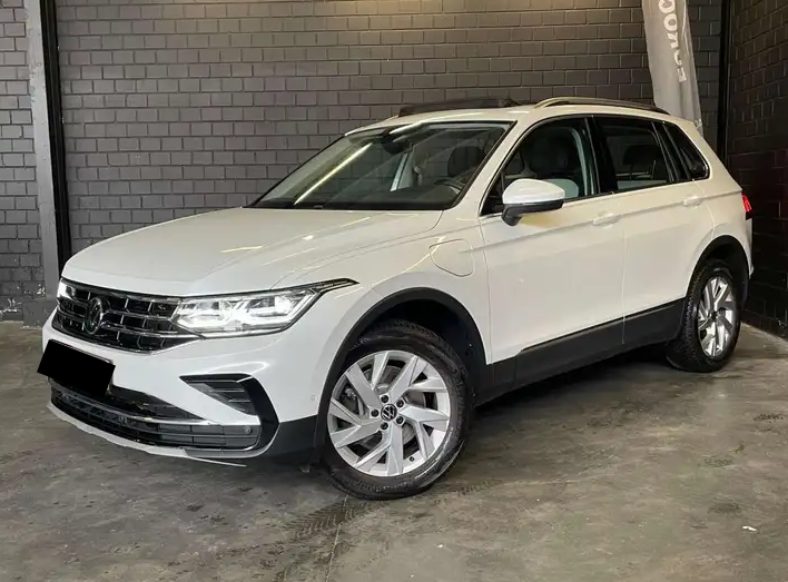 Left hand drive VOLKSWAGEN TIGUAN Elegence 1.4 TSI EHYBRID 245 CV French Reg