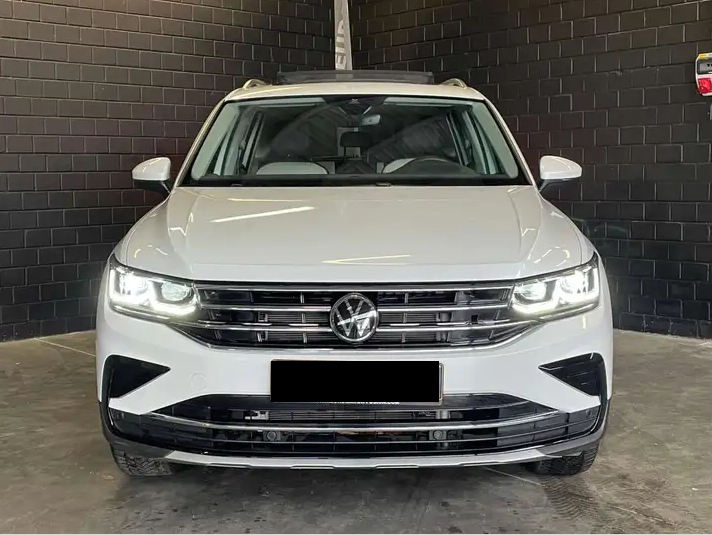 Left hand drive VOLKSWAGEN TIGUAN Elegence 1.4 TSI EHYBRID 245 CV French Reg