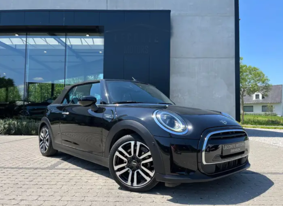 Left hand drive MINI COOPER Cabriolet 1.5a Camden LED