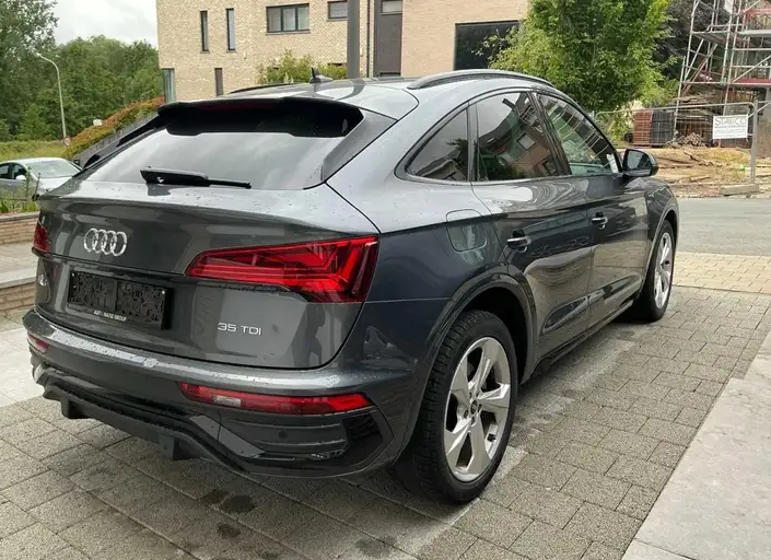 Left hand drive AUDI Q5 35 Sportback Hybrid