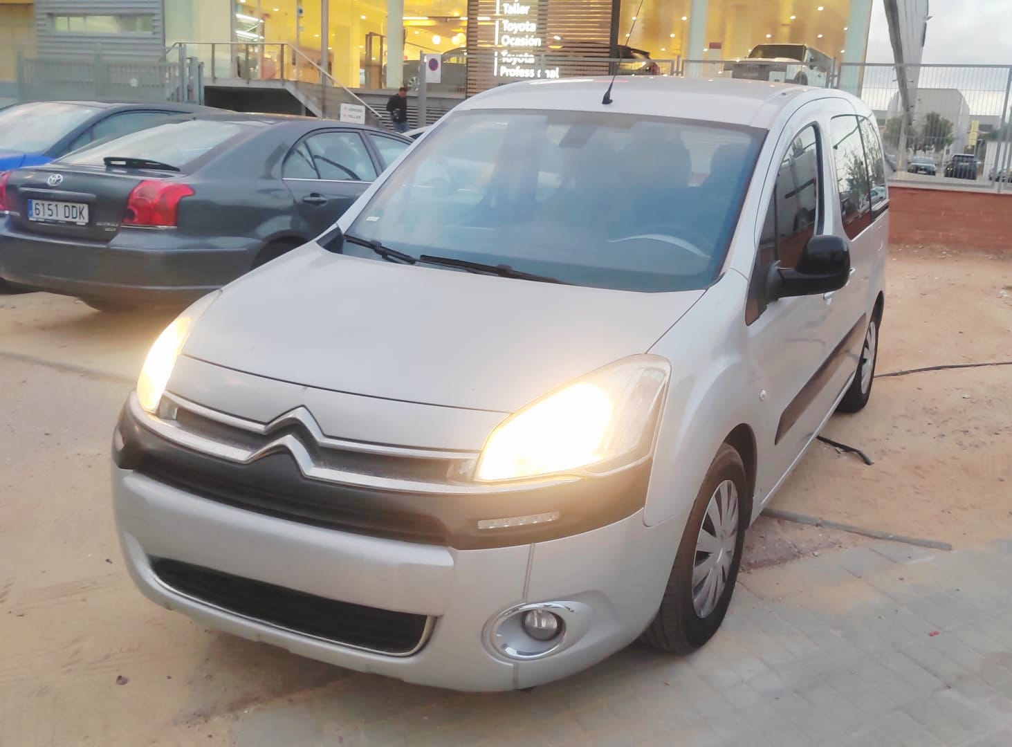 Left hand drive CITROEN BERLINGO AUTO 1.6 HDI SPANISH REG