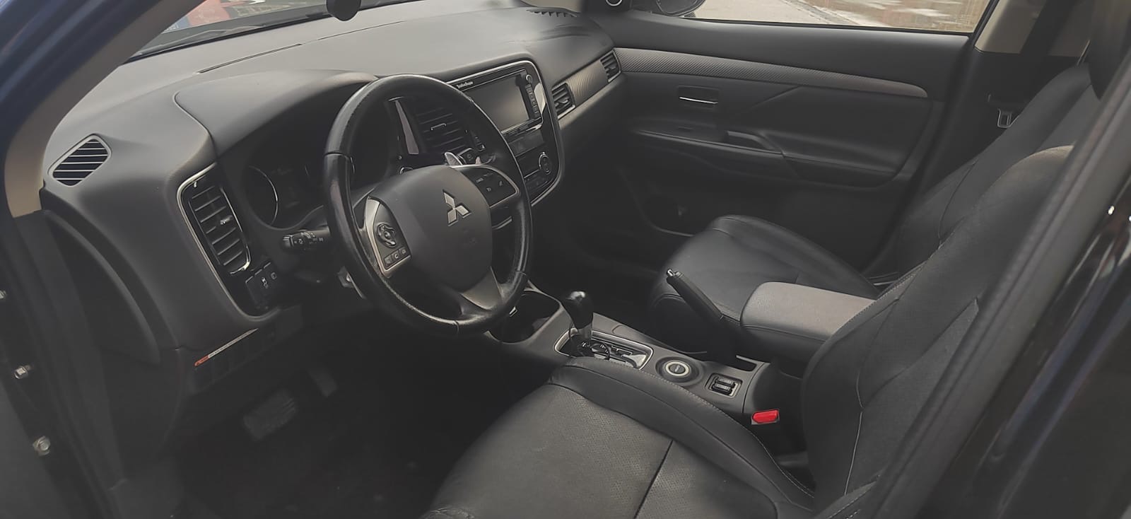 Left hand drive MITSUBISHI OUTLANDER 2.2D INSTYL 7 SEATS AUTO SPANISH OR FRENCH REG 