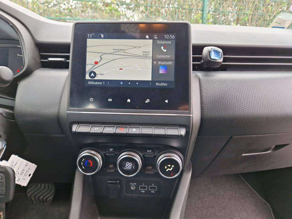 Left Hand Drive RENAULT CLIO gallery photo