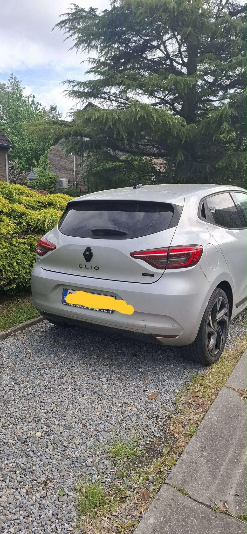 Left Hand Drive RENAULT CLIO gallery photo