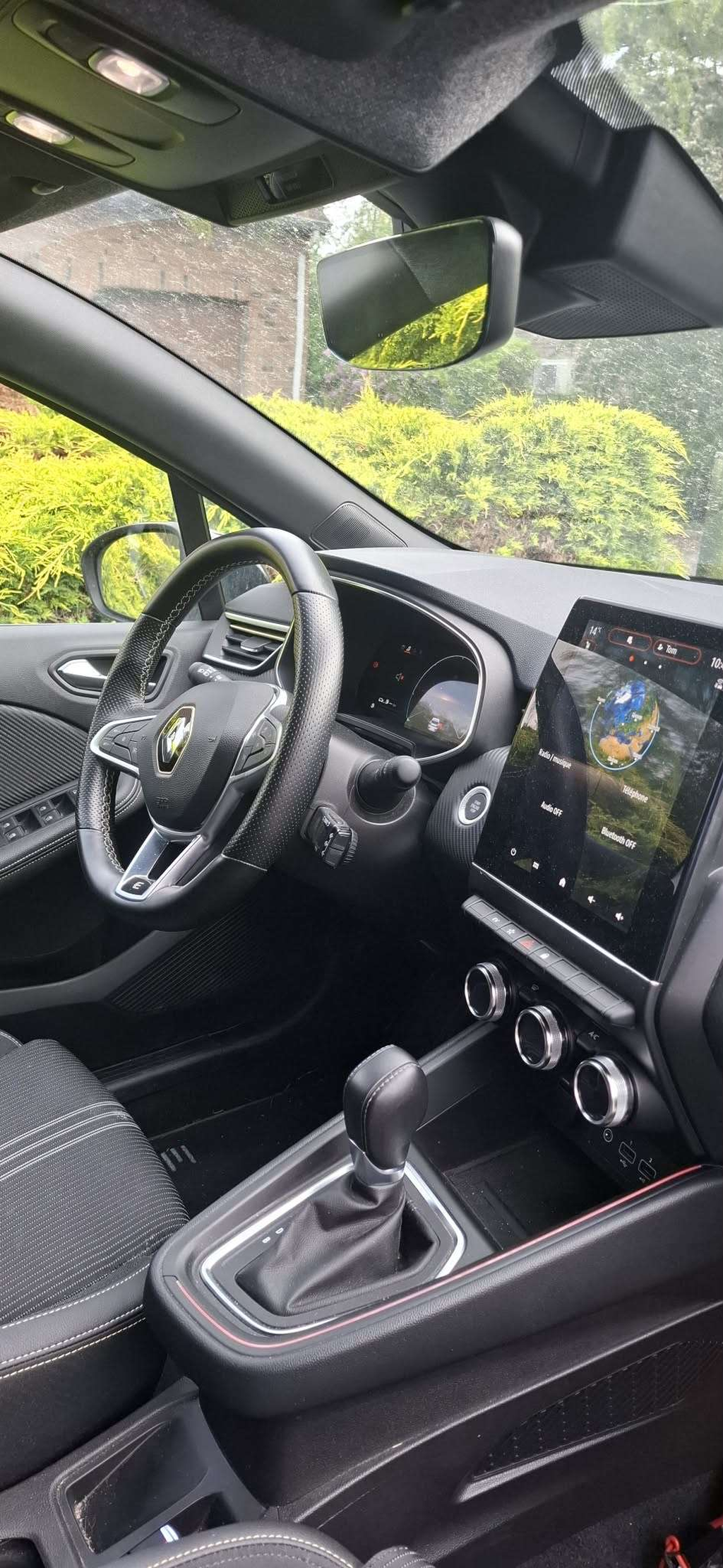 Left Hand Drive RENAULT CLIO gallery photo