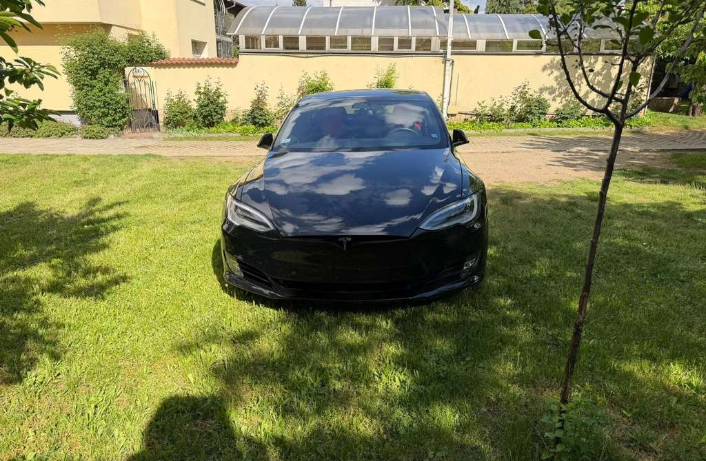 Left Hand Drive TESLA MODEL S gallery photo