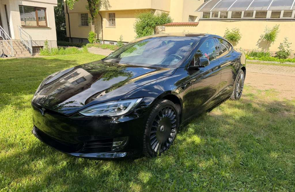 Left Hand Drive TESLA MODEL S gallery photo