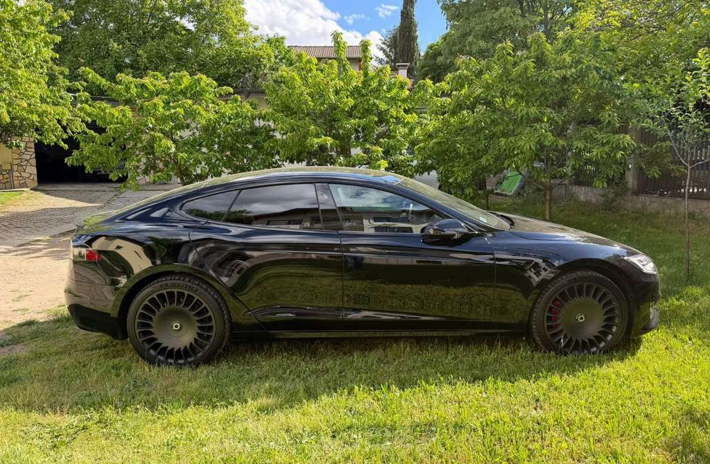 Left Hand Drive TESLA MODEL S gallery photo