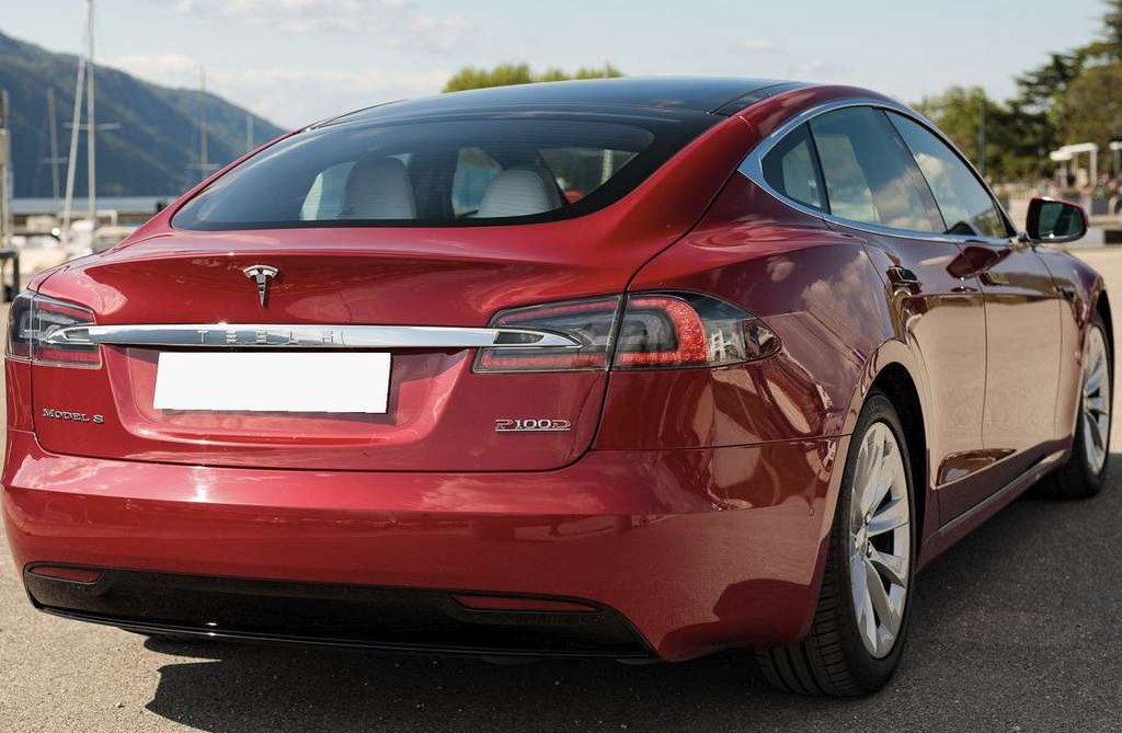 Left Hand Drive TESLA MODEL S gallery photo