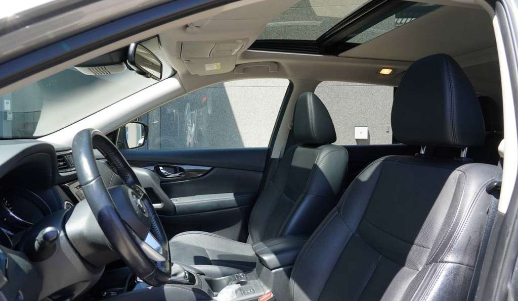 Left Hand Drive NISSAN X-TRAIL gallery photo
