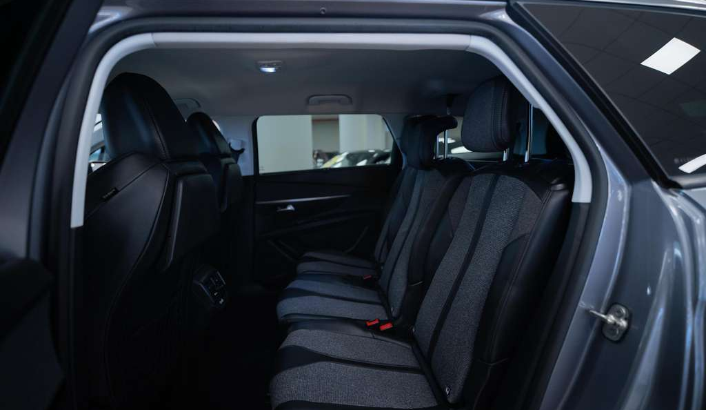 Left Hand Drive PEUGEOT 5008 gallery photo