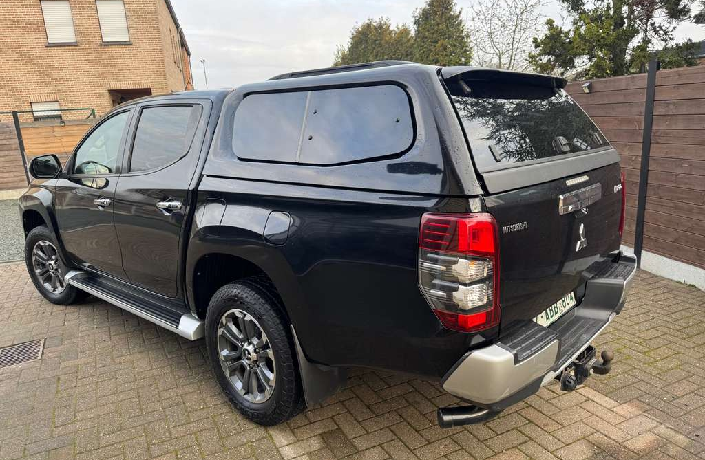 Left Hand Drive MITSUBISHI L200 gallery photo