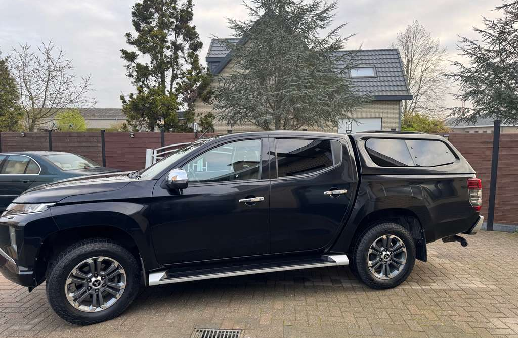 Left Hand Drive MITSUBISHI L200 gallery photo