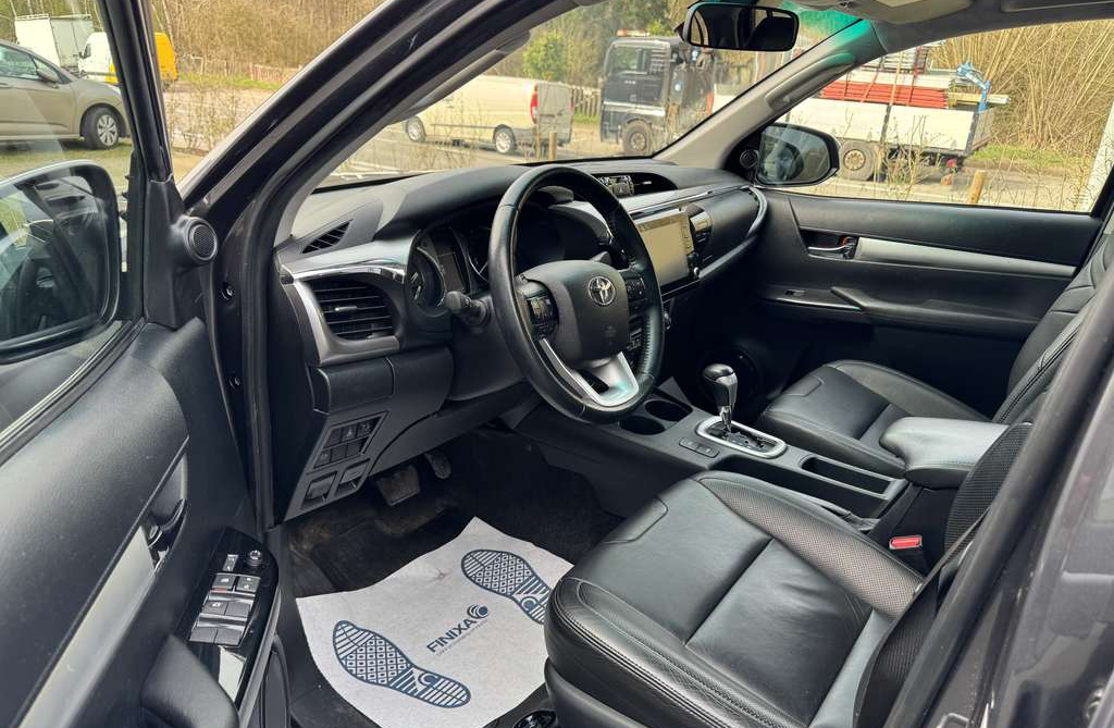 Left Hand Drive TOYOTA HILUX gallery photo