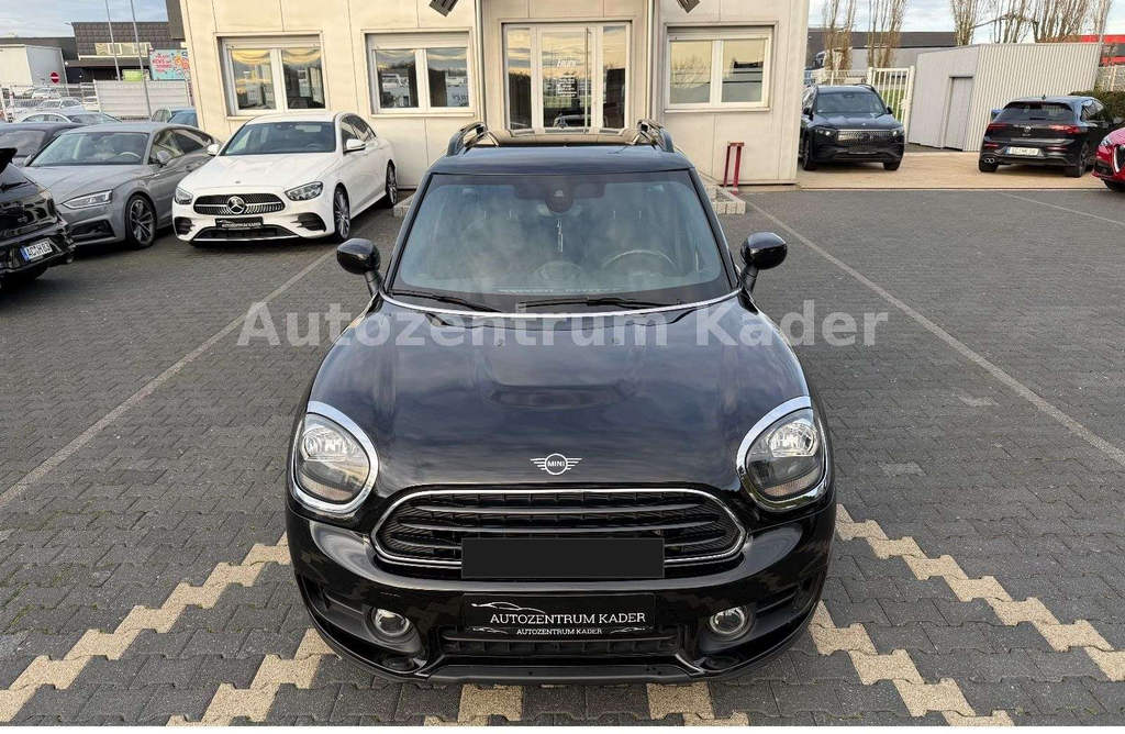 Left Hand Drive MINI COUNTRYMAN gallery photo
