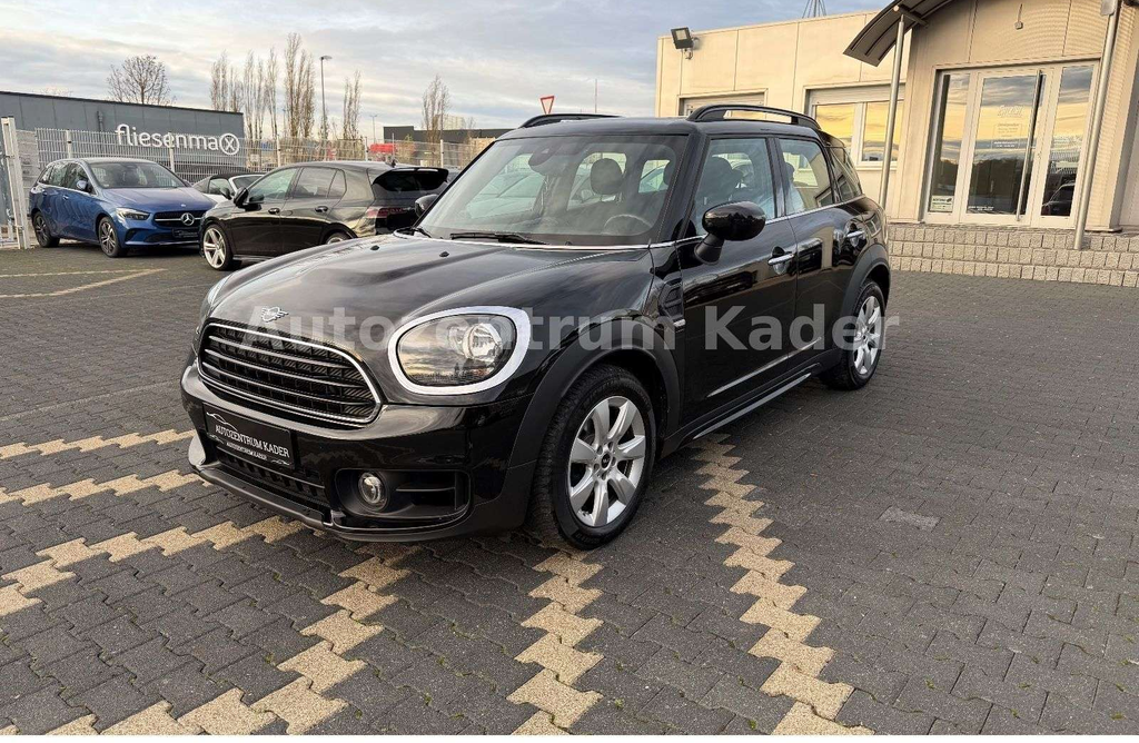 Left Hand Drive MINI COUNTRYMAN gallery photo