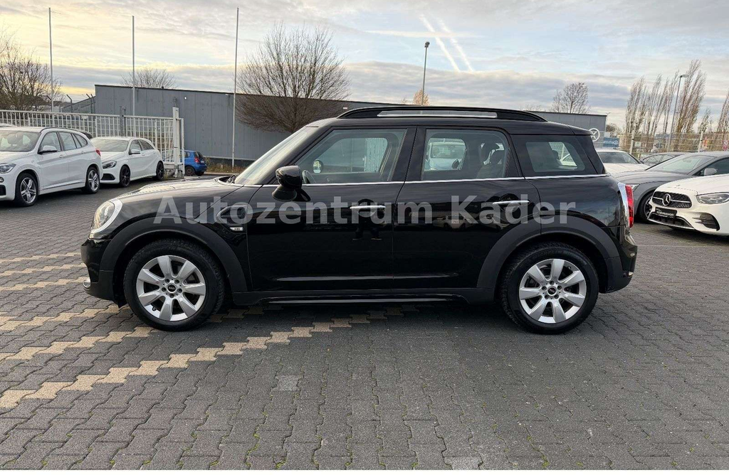 Left Hand Drive MINI COUNTRYMAN gallery photo